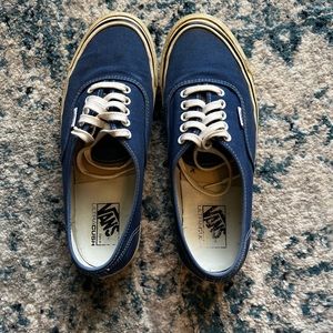 Vans 10.5 authentic era w/ UltraCush